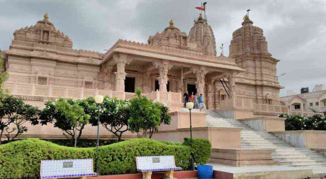 Swaminarayan Temple Valsad - 15 KM