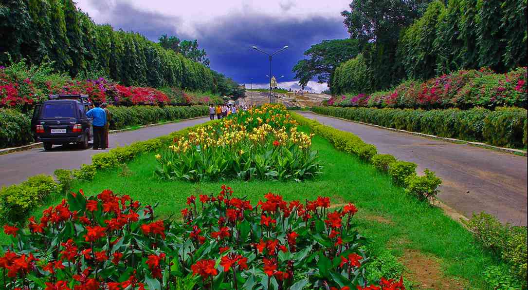 Laalbagh Botanical Garden - 4.5 KM